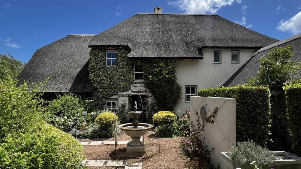 In The Vine Country Manor Guesthouse สเตลเลนบอช ภายนอก รูปภาพ