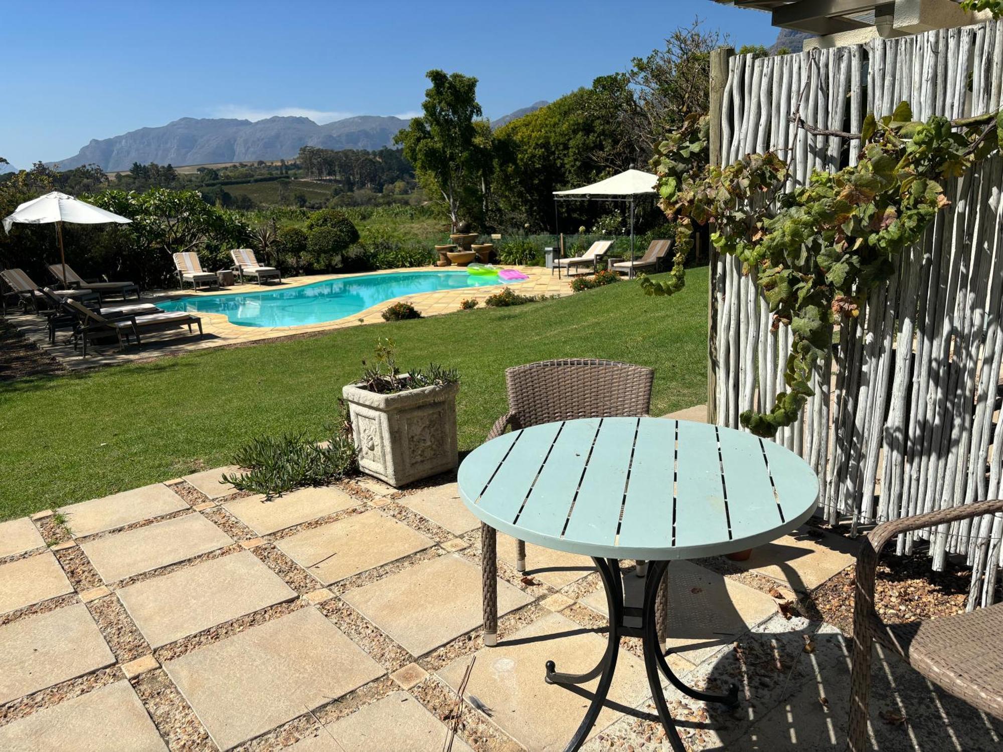 In The Vine Country Manor Guesthouse สเตลเลนบอช ภายนอก รูปภาพ