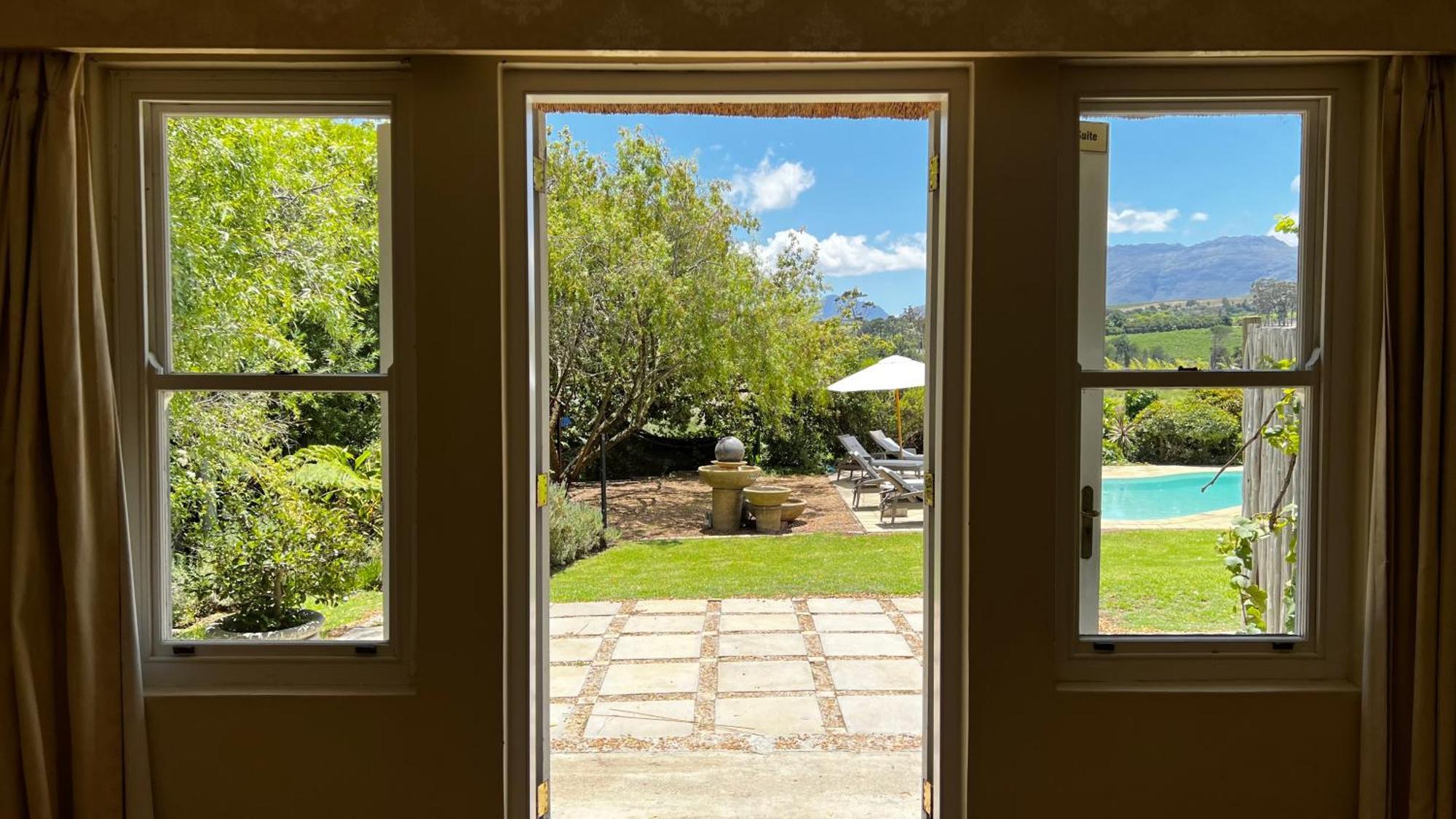In The Vine Country Manor Guesthouse สเตลเลนบอช ภายนอก รูปภาพ