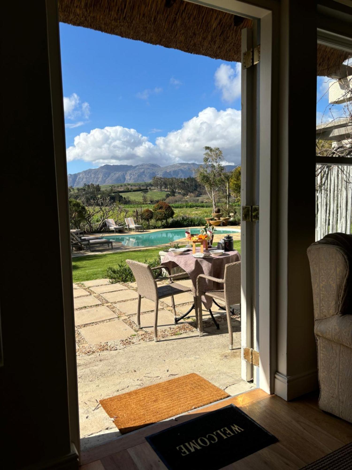 In The Vine Country Manor Guesthouse สเตลเลนบอช ภายนอก รูปภาพ