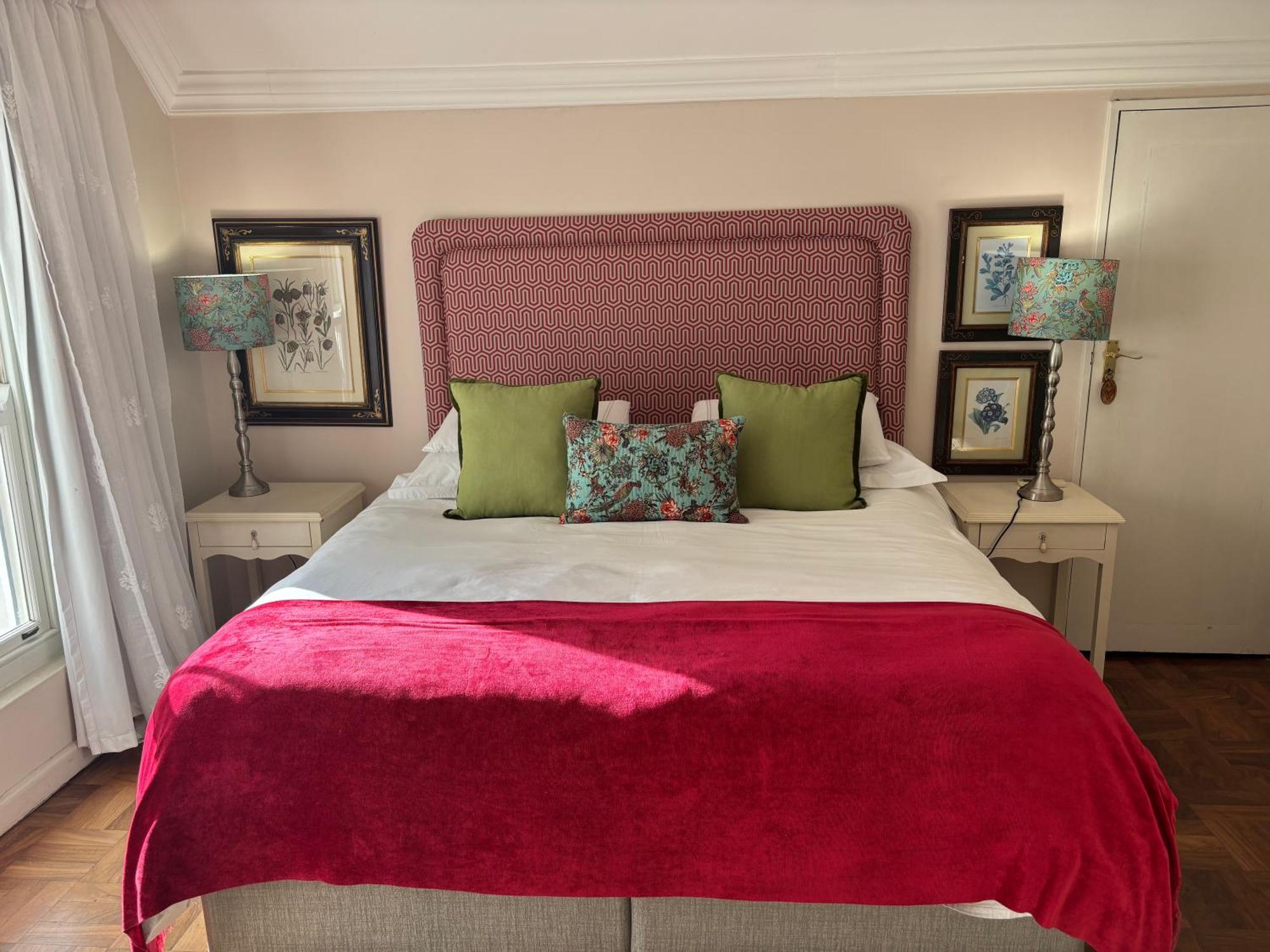 In The Vine Country Manor Guesthouse สเตลเลนบอช ภายนอก รูปภาพ