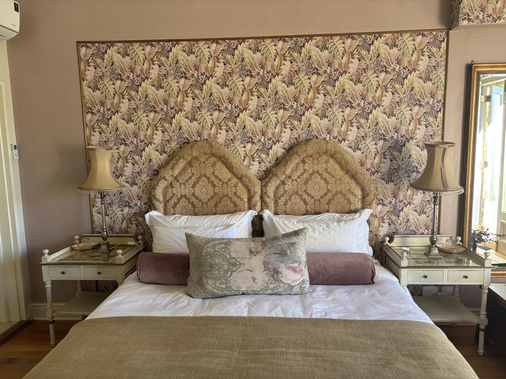 In The Vine Country Manor Guesthouse สเตลเลนบอช ภายนอก รูปภาพ