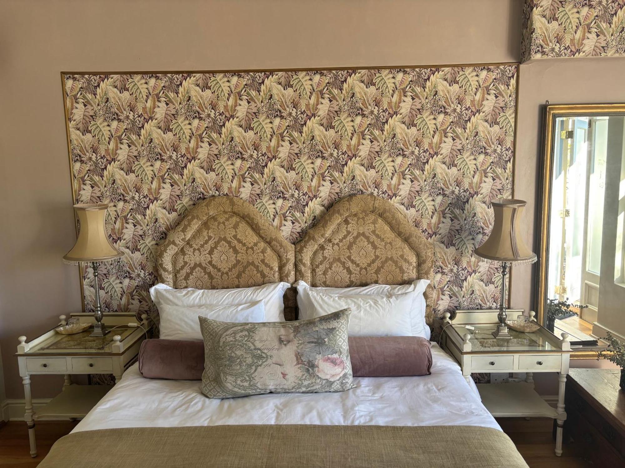 In The Vine Country Manor Guesthouse สเตลเลนบอช ภายนอก รูปภาพ